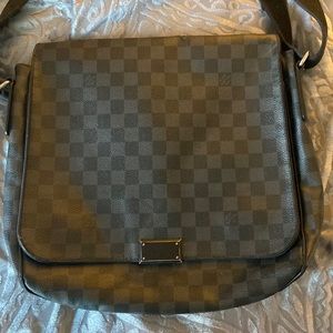 LOUIS VUITTON  District PM Damier Graphite Messenger Bag Black